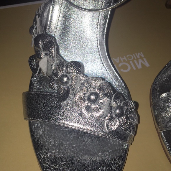 MICHAEL MICHAEL KORS ANKLE STRAP HEELS - Picture 6 of 8